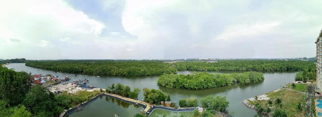 Desair Apartment By Scht Lumut Ngoại thất bức ảnh